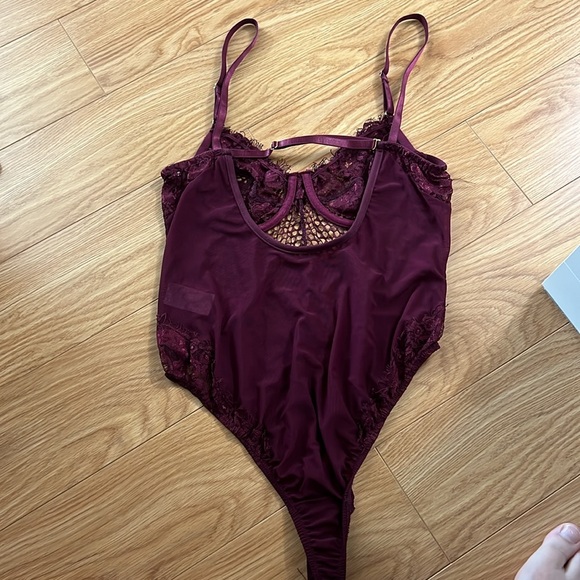 Burgundy lace bodysuit - Picture 4 of 5
